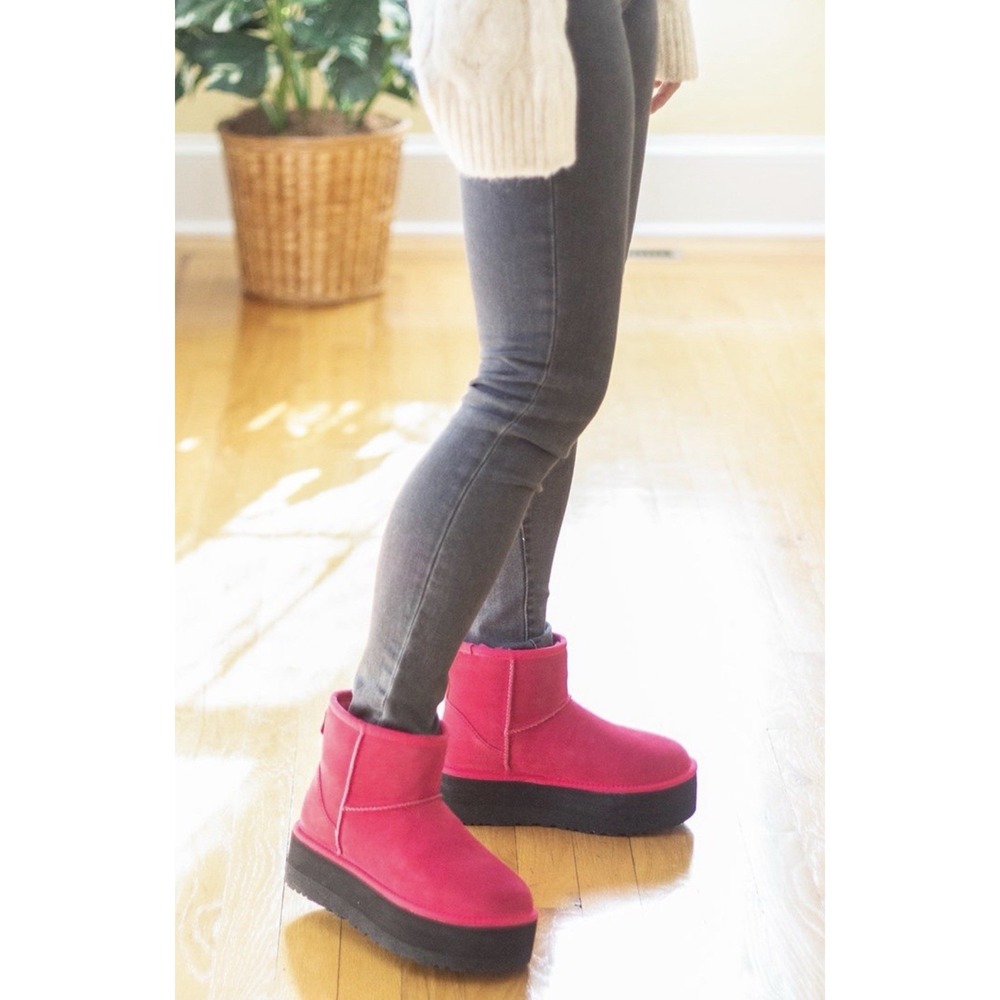 UGG Size EU 40/US 9 Classic Mini Platform Boots Radish Pink Black MINT Authentic